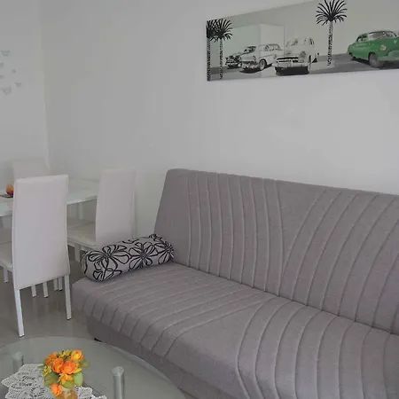 1 Apartment *