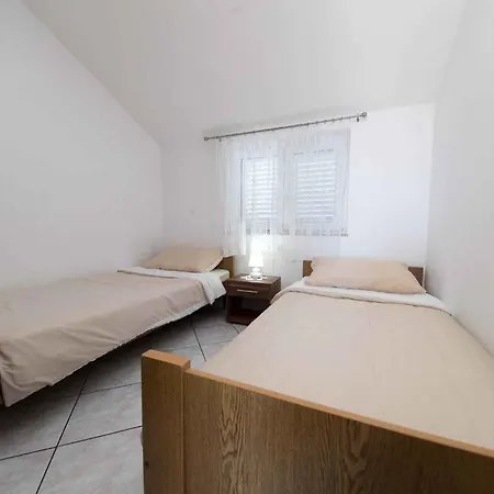 1 Apartment