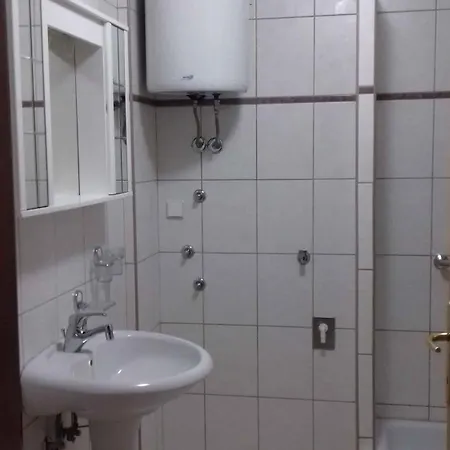 1 Apartment
