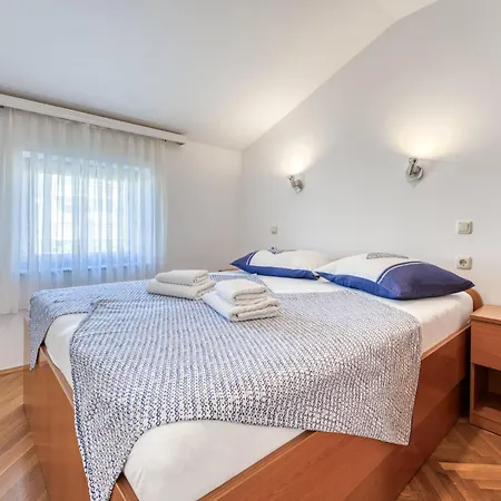 1 * Crikvenica