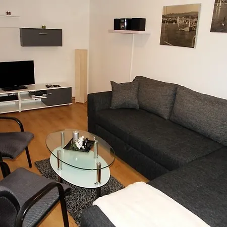 1 Apartment