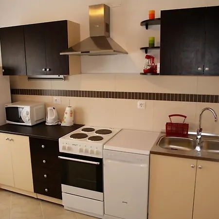 1 Apartment *