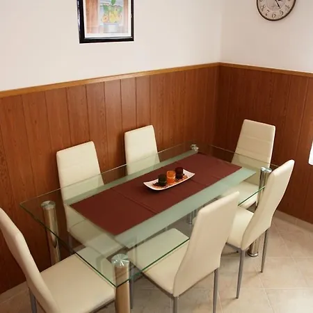 1 * Crikvenica
