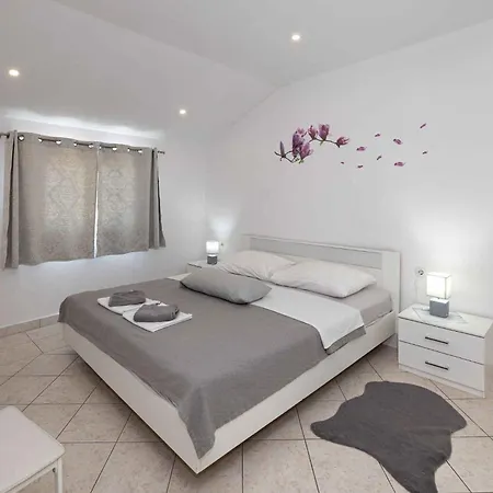 1 Crikvenica